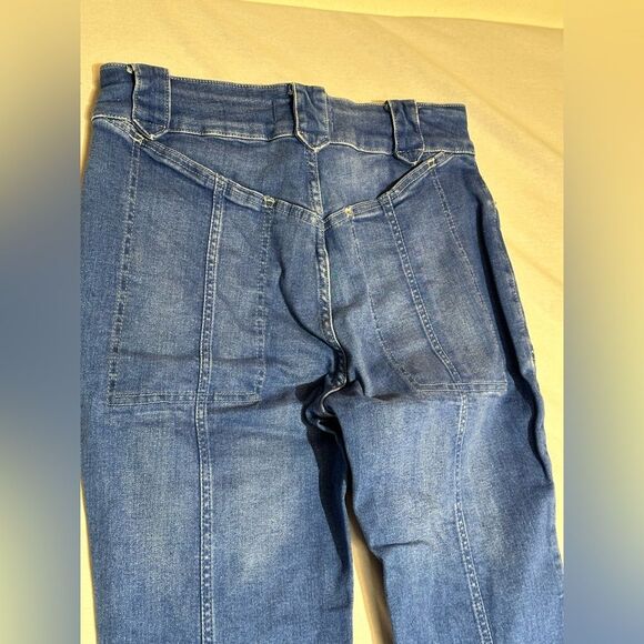 We The Free Women’s Flares Jeans CUT off - Picture 5 of 7